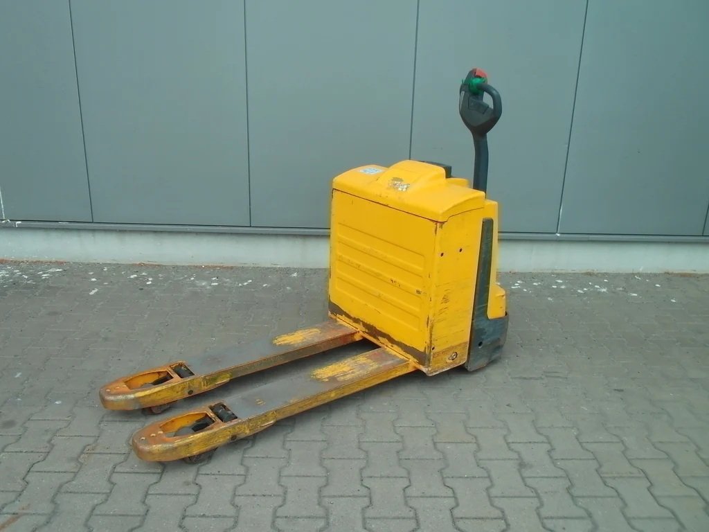 JUNGHEINRICH EJE 220 electric pallet truck